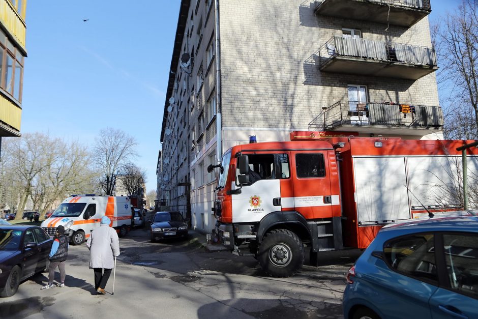 Klaipėdoje gaisro metu apdegė neįgalioji