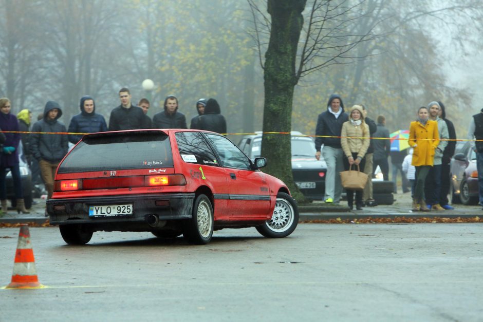 Klaipėdą drebino automobilių slalomas