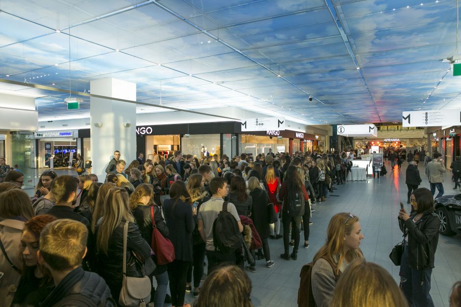 Masinis apsipirkimas subūrė per tūkstantį studentų