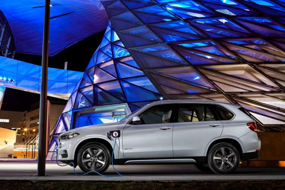 „BMW X5 xDrive40e“ – galingas, taupus ir pagaliau serijinis