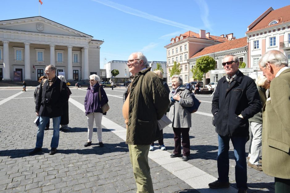 Valdžios įvedami draudimai supykdė menininkus