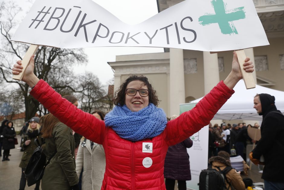 Protestuojantys medikai Katedros aikštėje mokė gaivinti pacientus