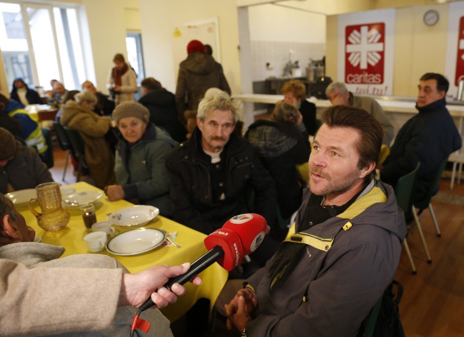 Vyskupai ir vargstantieji –  prie bendro pietų stalo