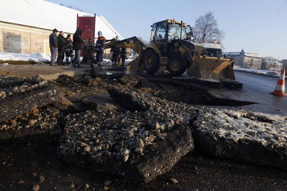 Vilniuje – vandentiekio avarija: patvino Upės gatvė 