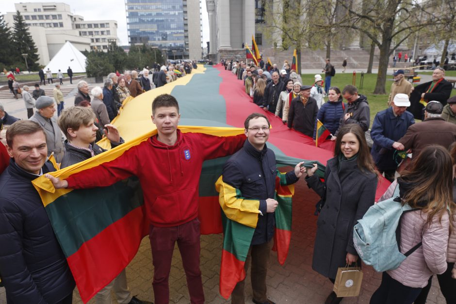 Surengė eitynes: Lietuvos valstybės vėliavai – šimtas metų