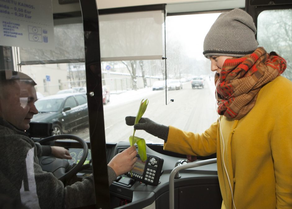 Kovo 8-osios rytą miesto transporte – staigmena moterims