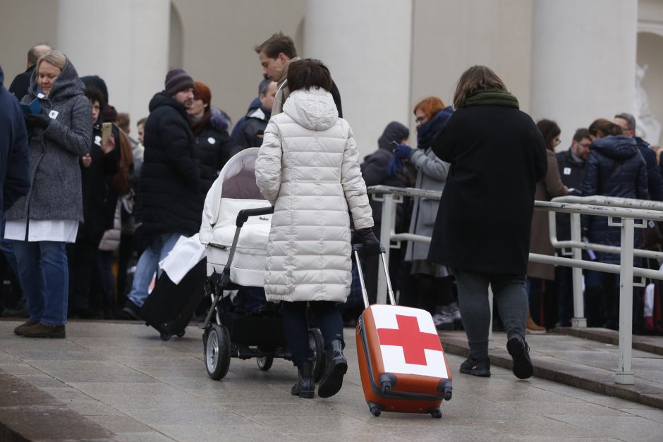 Protestuojantys medikai Katedros aikštėje mokė gaivinti pacientus