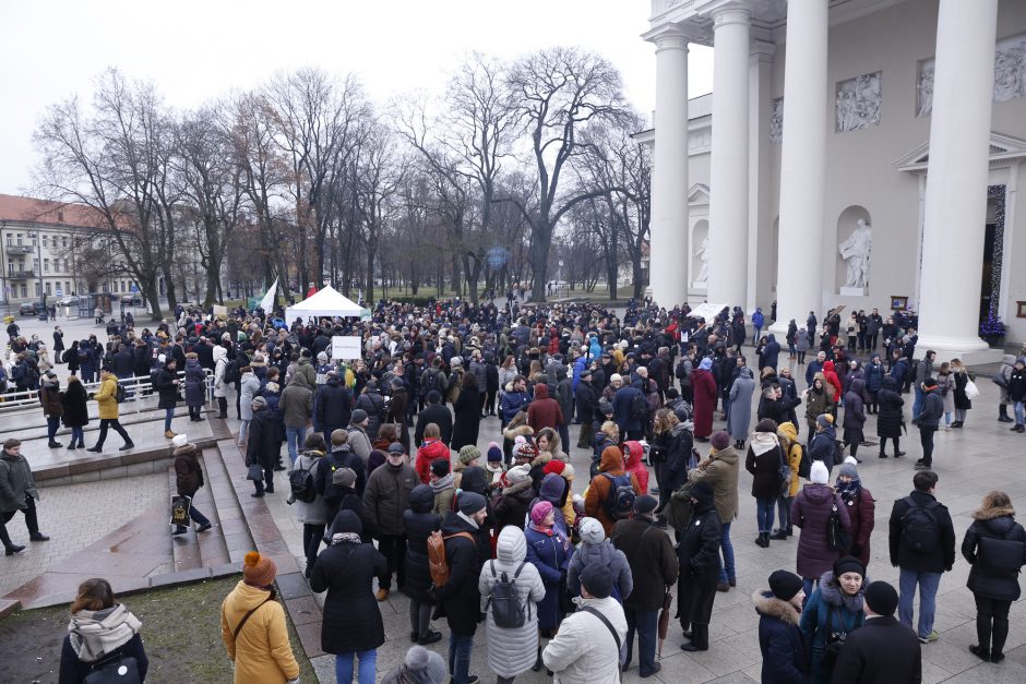 Protestuojantys medikai Katedros aikštėje mokė gaivinti pacientus