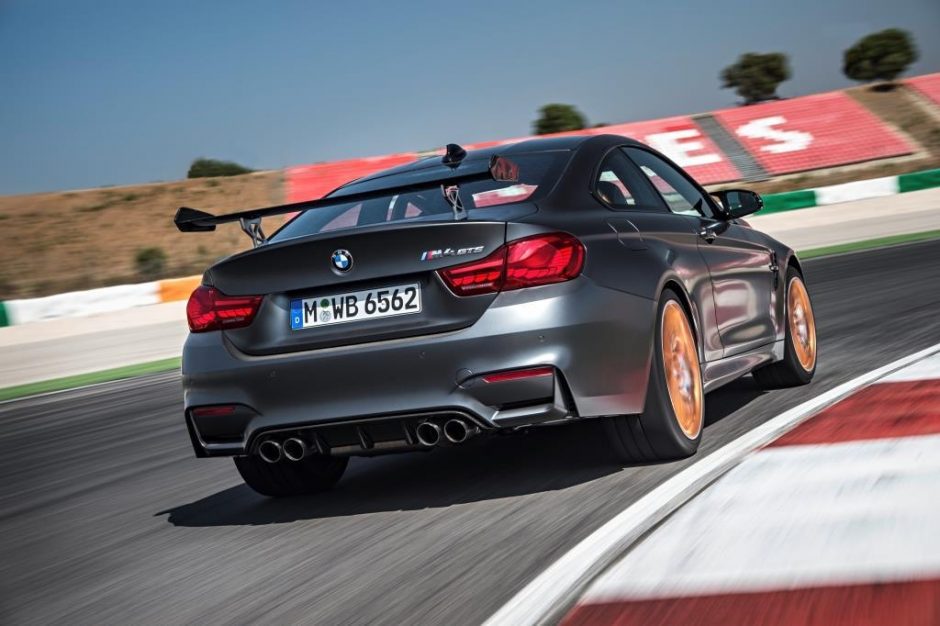 Sportiškas „BMW M4 GTS“ – su „ekraniniais“ galiniais žibintais