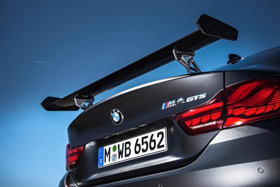 Sportiškas „BMW M4 GTS“ – su „ekraniniais“ galiniais žibintais