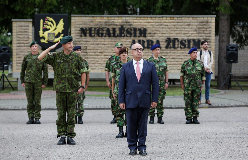 Lietuvoje viešintis Portugalijos gynybos ministras Klaipėdoje susitiko su kariais