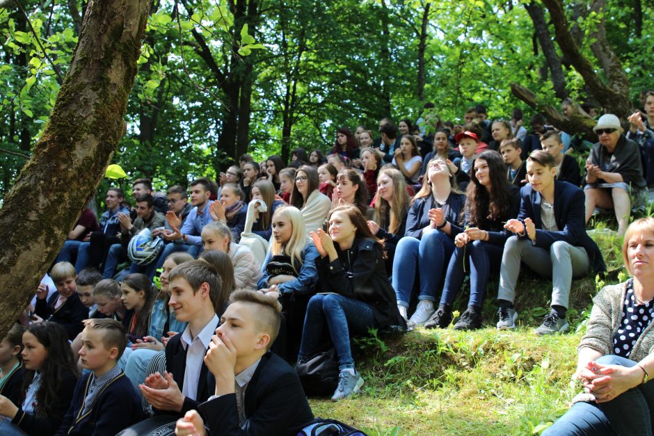 „Poezijos pavasarėlyje“ ant K. Borutos kalnelio laikytasi tradicijų