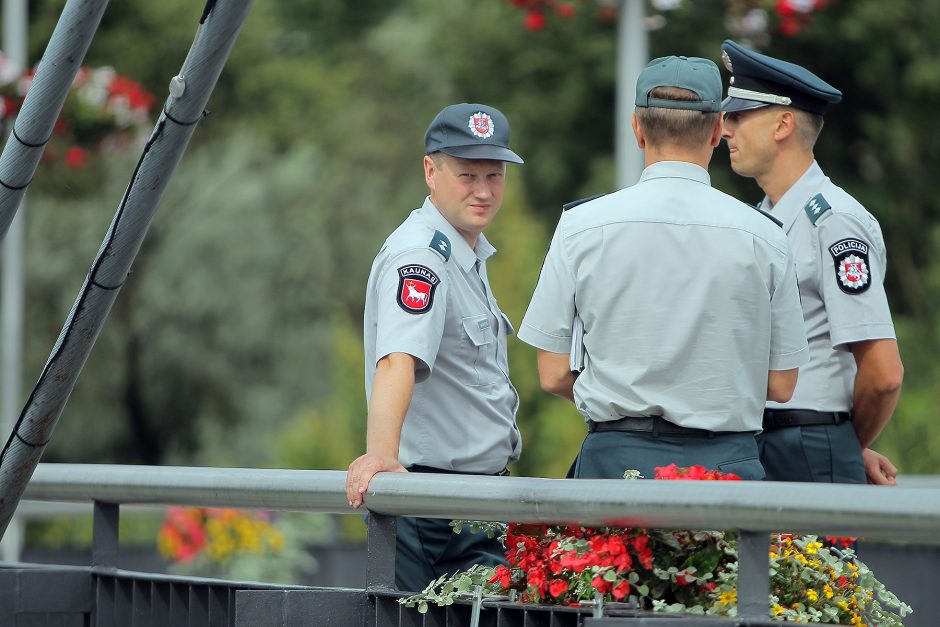 Atsargiai! Filmuoja policija!