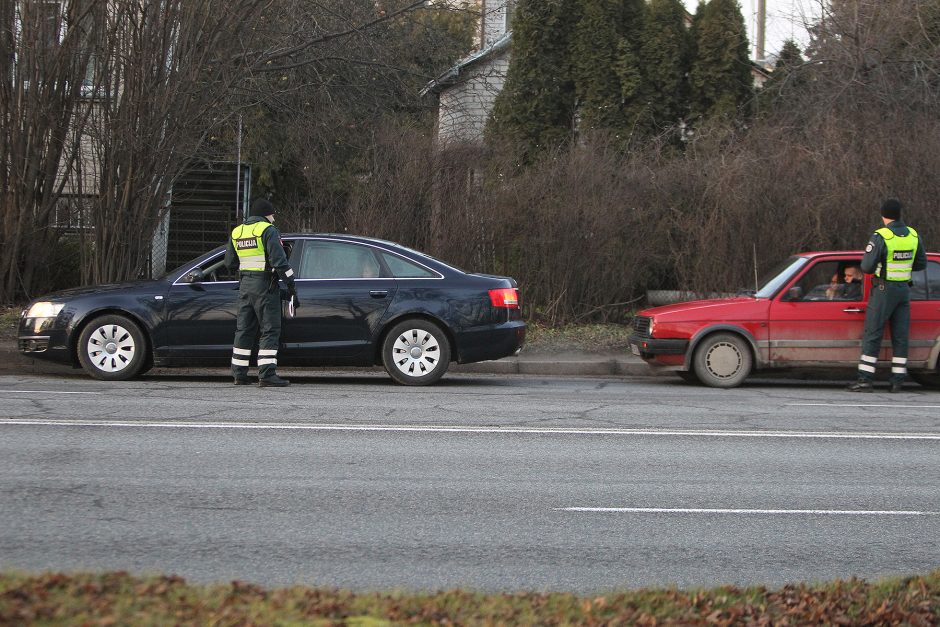 Reide nuo kauniečių sklido vos juntamas alkoholio kvapas