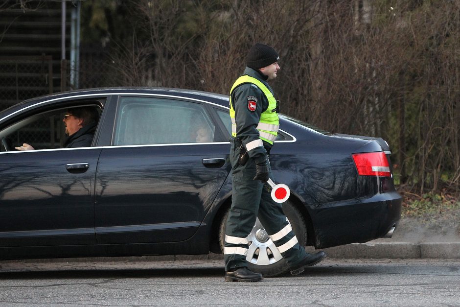 Reide nuo kauniečių sklido vos juntamas alkoholio kvapas