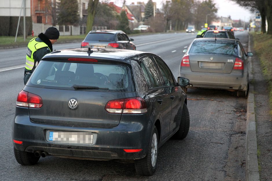 Reide nuo kauniečių sklido vos juntamas alkoholio kvapas