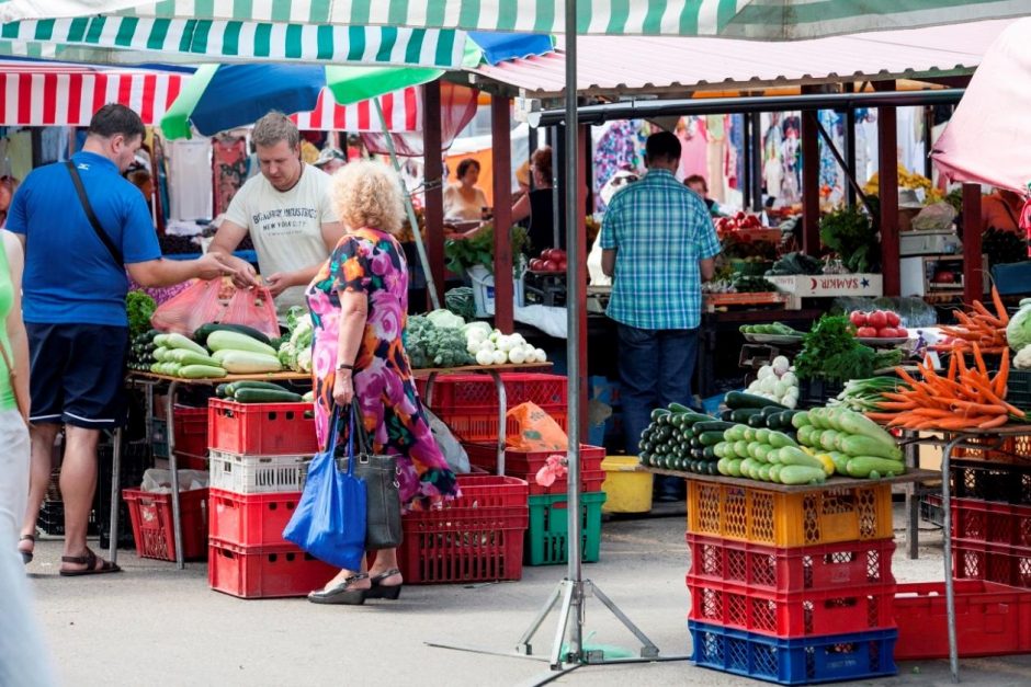 Kalvarijų turguje – sezoninių prekiautojų antplūdis