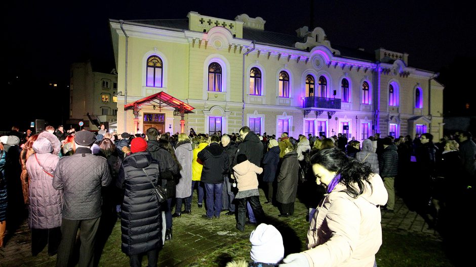 Šokių ritmu įžiebtas Istorinės Prezidentūros kiemelis