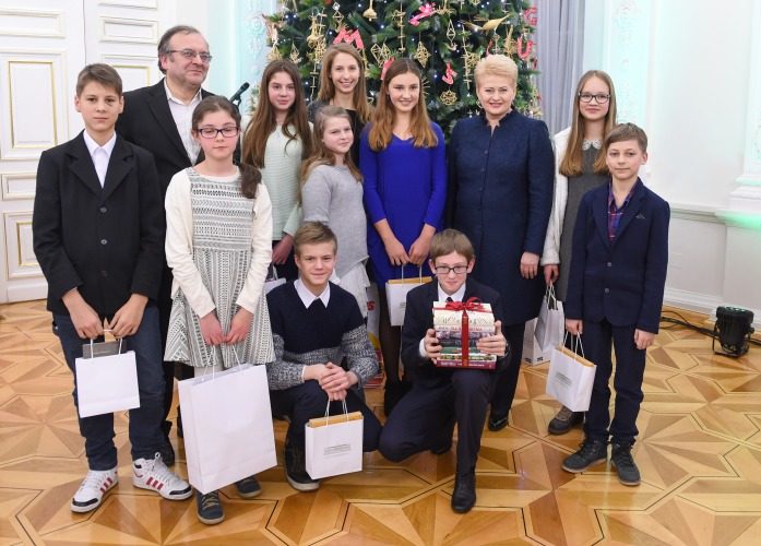 Prezidentė paskelbė „Knygų Kalėdų“ pradžią