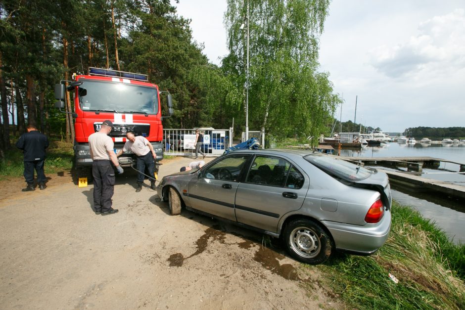 Į Kauno marias įvažiavo automobilis su senoliais