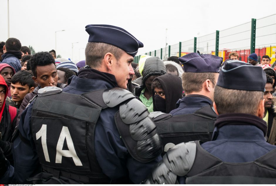 Prancūzų darbininkai pradėjo griauti migrantų „Džiungles“