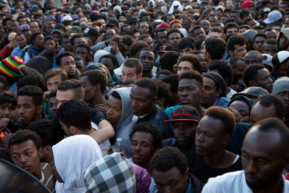 Paryžiaus policija iš neteisėtos stovyklos iškėlė 2,5 tūkst. migrantų