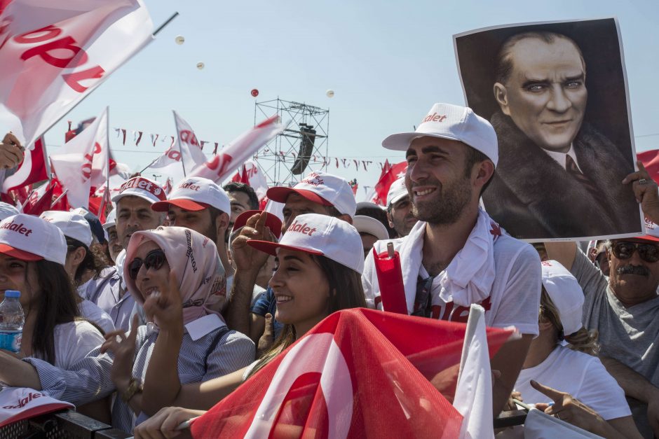 Turkijos opozicija surengė didžiulį mitingą prieš prezidentą