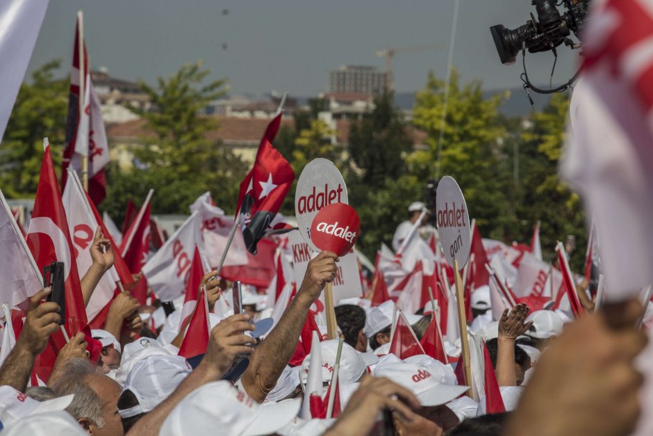 Turkijos opozicija surengė didžiulį mitingą prieš prezidentą