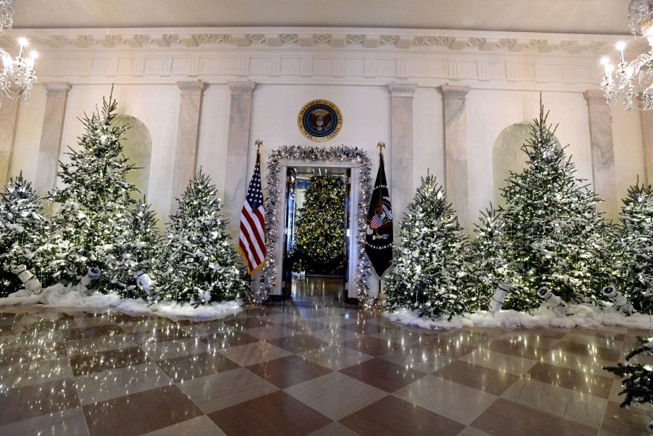 M. Trump pasirinko tradicines kalėdines puošmenas