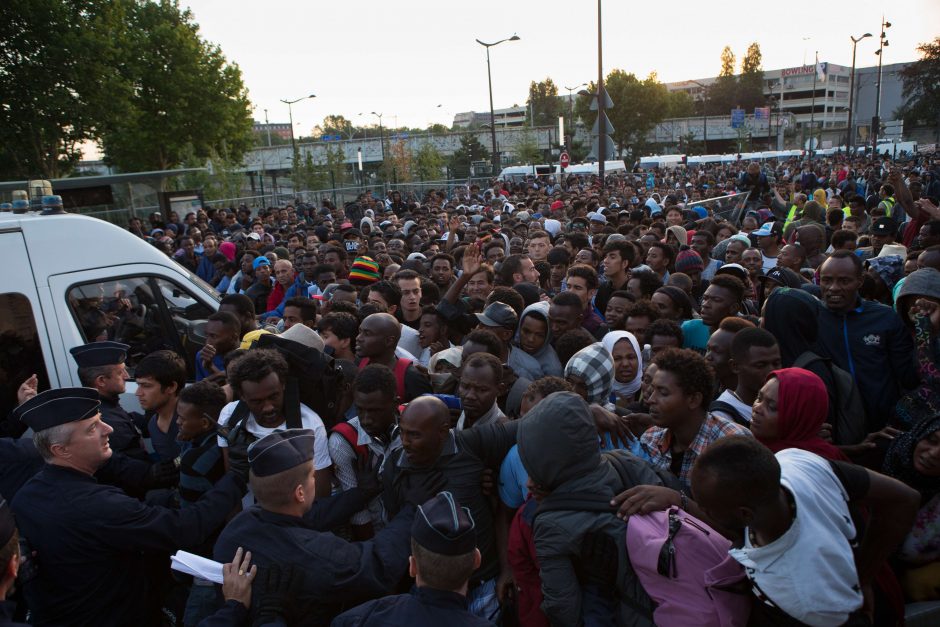 Paryžiaus policija iš neteisėtos stovyklos iškėlė 2,5 tūkst. migrantų