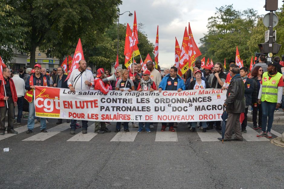 Prancūzijoje tūkstančiai protestuoja prieš E. Macrono reformas