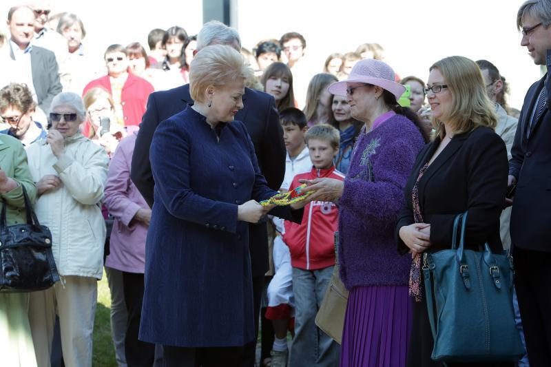 Prezidentė D. Grybauskaitė Klaipėdoje atidengė paminklą kalbai