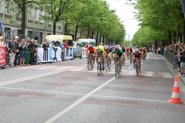 „Auksinėse kopose“ – lietuvių triumfas