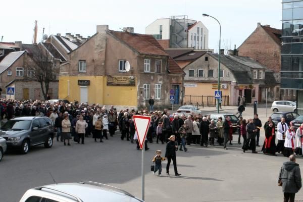 Kristaus kryžiaus kelią ėjo šimtai klaipėdiečių