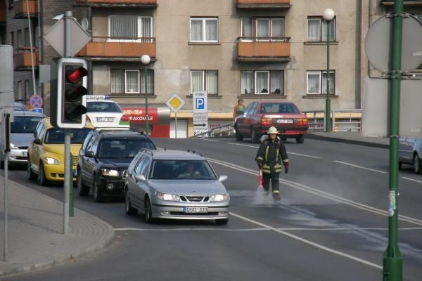 Uostamiesčio Pilies gatvėje eismą trikdė tepalai