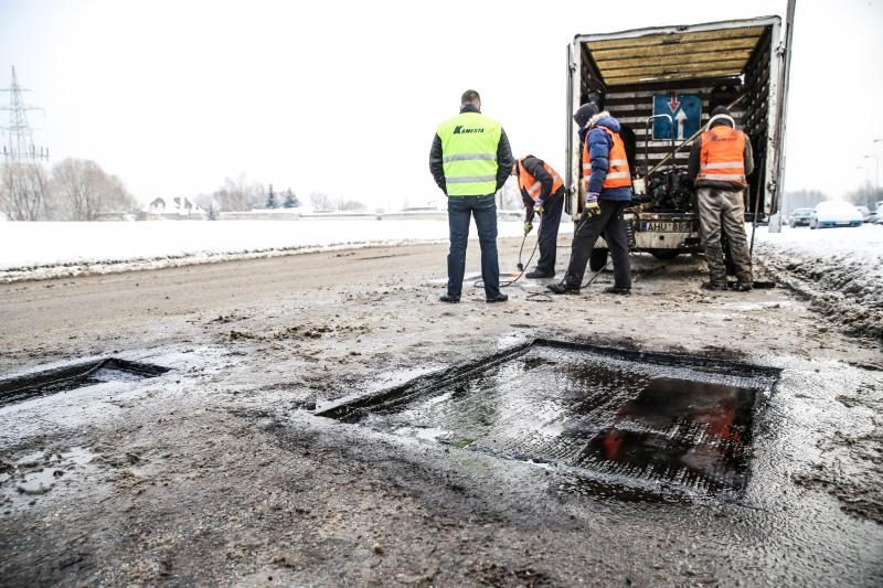 Aplaidumas ar išlaidumas? Kaune gatvės asfaltuojamos ir sningant