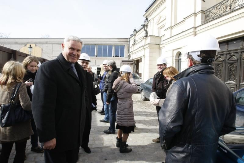 Klaipėdiečiai aktyviai rinkosi į statybos aikštele virtusį teatrą