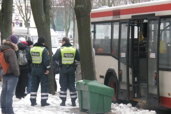 Autobuso durys prispaudė klaipėdietę