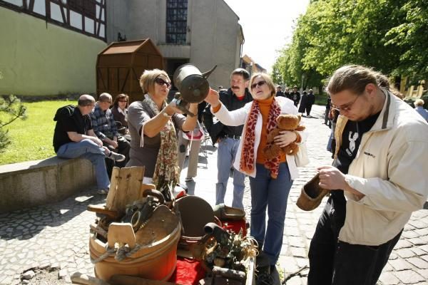 „Blusų turguje“ netrūko nei prekybininkų, nei pirkėjų 