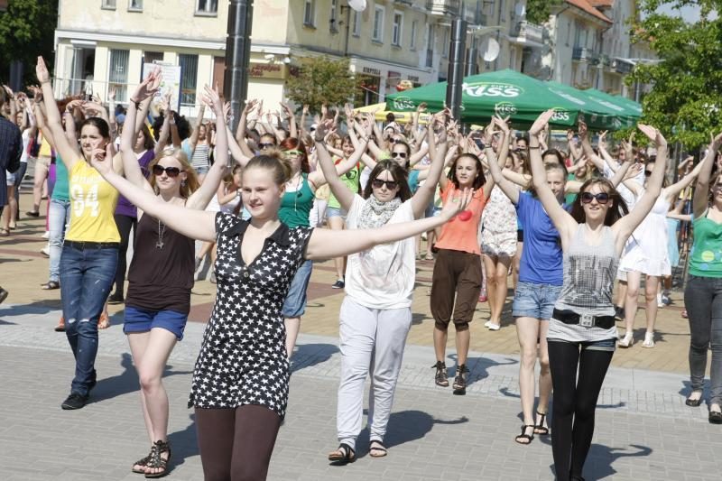 Klaipėdos moksleivius suvienijo 7 minučių šokis