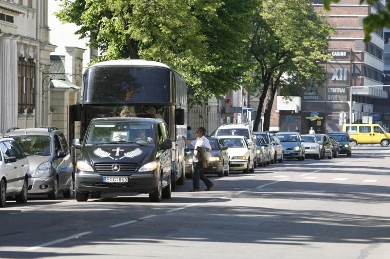 Rašytojas R.Černiauskas išlydėtas amžinybėn