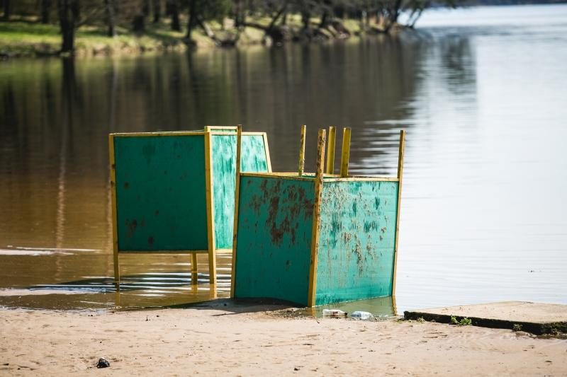 Kauno paplūdimiuose – šiukšlės ir plaukiojantis biotualetas