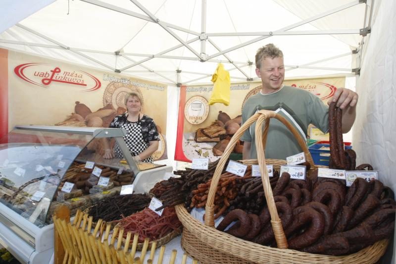 Klaipėdiečiai mugėje viliojami medumi ir gintaru 