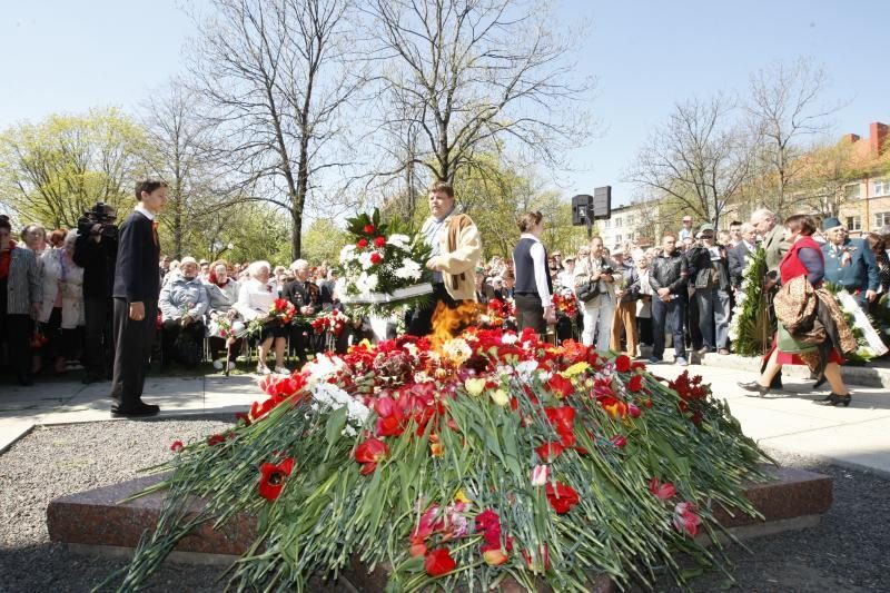 Gegužės 9-ąją klaipėdiečiai paminėjo karių kapinėse (papildyta)