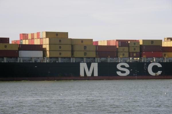 Klaipėdoje - didžiausias uosto istorijoje konteinervežis (papildyta)