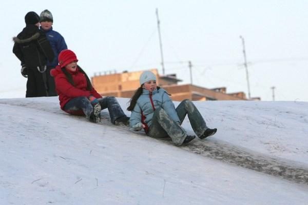 Rūstus šaltis kiek atlėgs, ketvirtadienį privers sniego (papildyta)