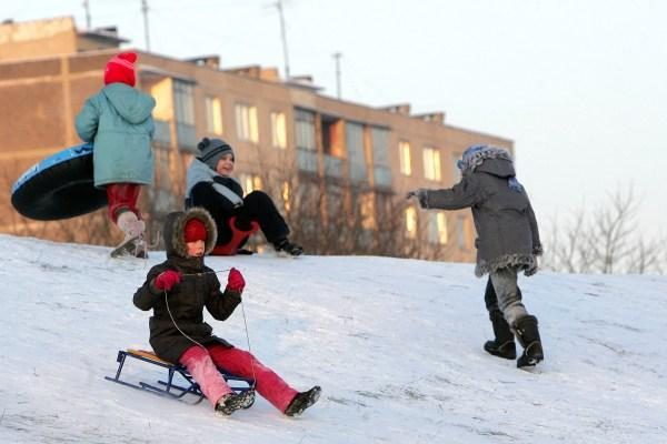 Rūstus šaltis kiek atlėgs, ketvirtadienį privers sniego (papildyta)