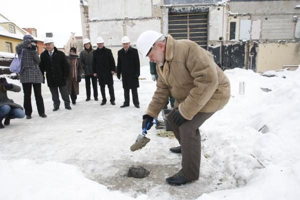 Klaipėdos dramos teatras pradės kilti iš duobės 