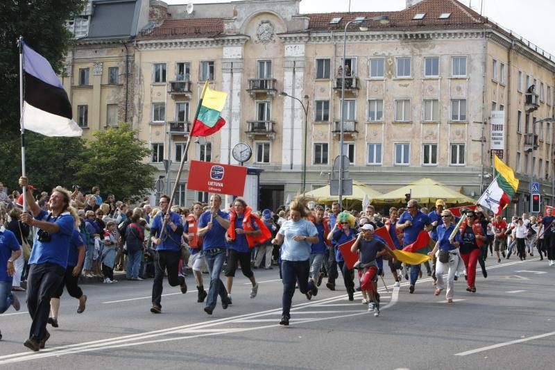 Klaipėdiečius džiugino burlaivių įgulų eisena (renginių programa)