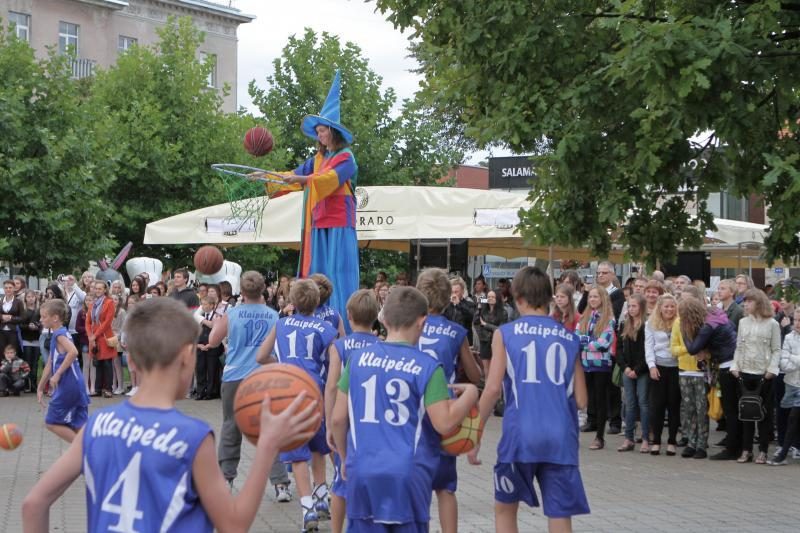 Klaipėdos moksleiviai rinkosi į Pirmąją pamoką